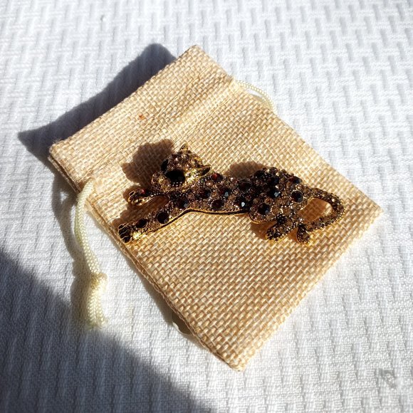 Leopard Rhinestone Pin Broach - Picture 3 of 3